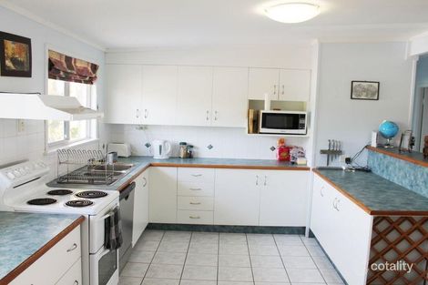 Property photo of 21 Elizabeth Street Tannum Sands QLD 4680