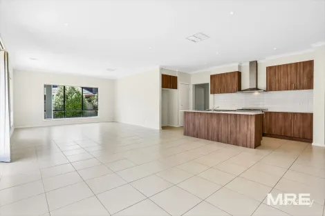 5 Outrigger Ct, Point Cook, VIC 3030