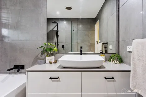 Property photo of 81 Pappas Way Carrara QLD 4211