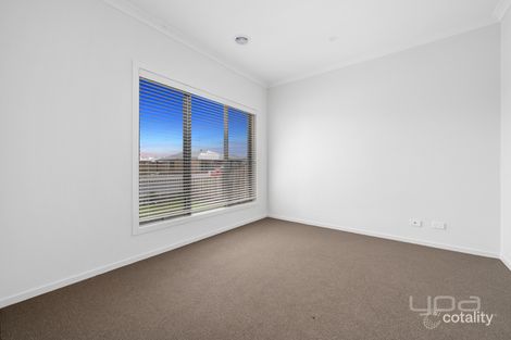 Property photo of 25 Hazelmere Avenue Eynesbury VIC 3338