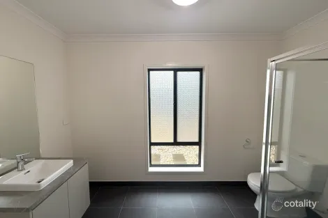 Property photo of 12 County Drive Drouin VIC 3818