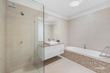 Property photo of 11 Stewart Terrace Macleod VIC 3085