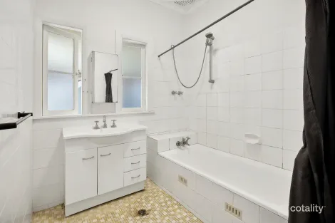 Property photo of 166 Pitt Road North Curl Curl NSW 2099