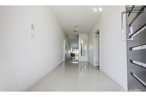 Property photo of 37 Woodside Way Roxburgh Park VIC 3064