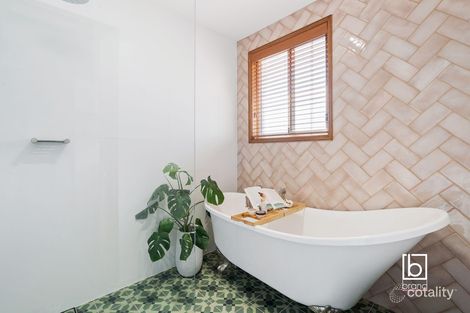 Property photo of 16 Peta Close Bateau Bay NSW 2261