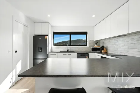 Property photo of 10 Bluetongue Drive Magra TAS 7140