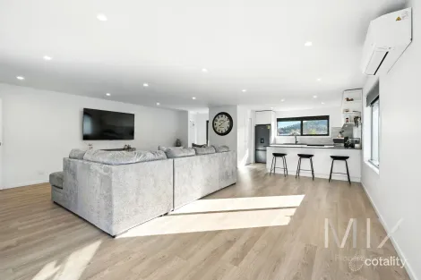 Property photo of 10 Bluetongue Drive Magra TAS 7140