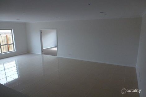 Property photo of 32 Nantha Way Brookfield VIC 3338
