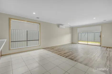 Property photo of 10 Heracles Lane Cranbourne West VIC 3977