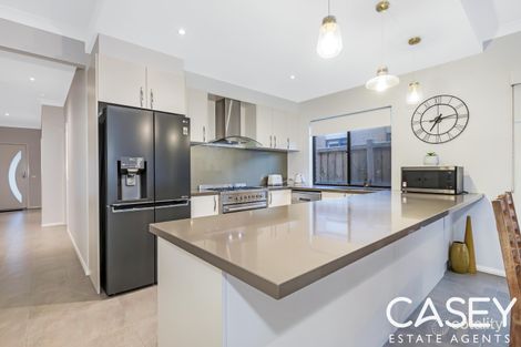 Property photo of 11 Langshan Road Clyde North VIC 3978