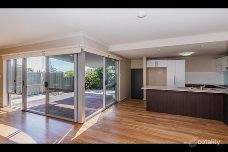 2/15 Nautilus Cres, Scarborough, WA 6019