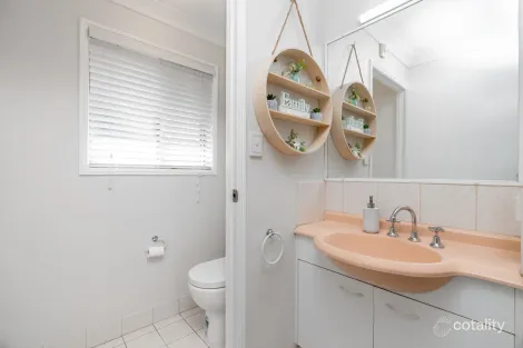 Property photo of 8 Hillview Drive Hillcrest QLD 4118