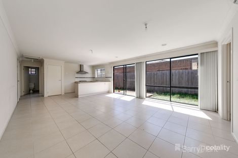 Property photo of 2/6 Cameron Way Pakenham VIC 3810