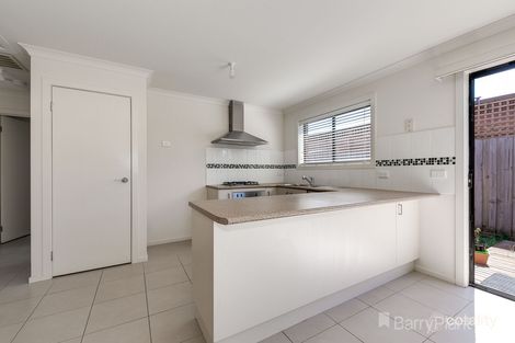 Property photo of 2/6 Cameron Way Pakenham VIC 3810