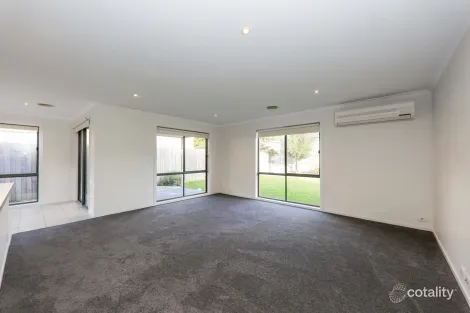 Property photo of 24 Sing Crescent Berwick VIC 3806