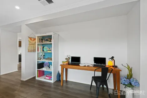 Property photo of 3 Cycad Street Drouin VIC 3818