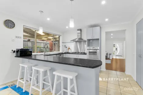 Property photo of 4 Rosewin Court Berwick VIC 3806