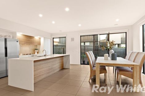 Property photo of 8 Burn Nar Look Drive Burwood VIC 3125
