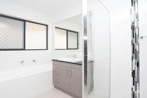 Property photo of 18 William Bay Court South Ripley QLD 4306