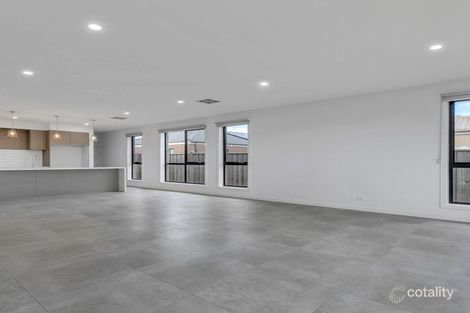 Property photo of 52 Denbigh Loop Mickleham VIC 3064