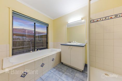Property photo of 8 Millstream Circuit Cairnlea VIC 3023