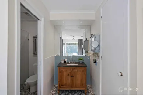 Property photo of 16 Orchard Grove Frankston South VIC 3199