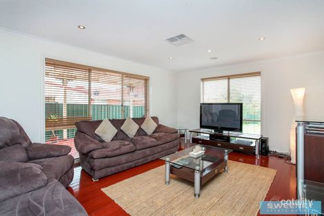 Property photo of 33 Mockridge Avenue Burnside VIC 3023