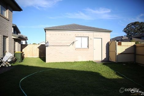 5 Treacy Ave, Middleton Grange, NSW 2171