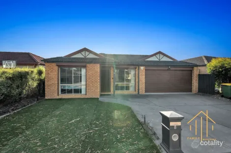 Property photo of 8 Mallee Circuit Pakenham VIC 3810