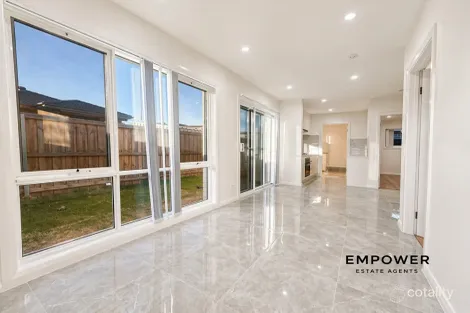 31 Abrahams St, Claymore, NSW 2559