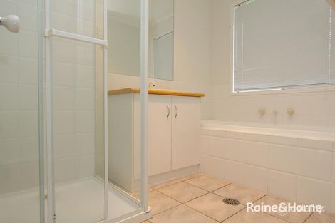 Property photo of 20 Dobell Place Lloyd NSW 2650