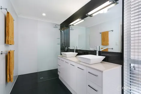 Property photo of 13 Correa Court Elanora QLD 4221