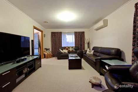 Property photo of 8 Earnshaw Drive Carrum Downs VIC 3201