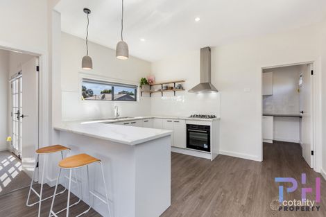 Property photo of 2/12 Sparrowhawk Road Long Gully VIC 3550