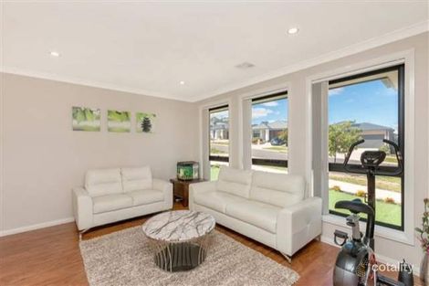 Property photo of 31 Crackajack Way Moncrieff ACT 2914