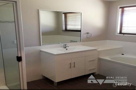 Property photo of 1/56 Mayfair Drive Emerald QLD 4720