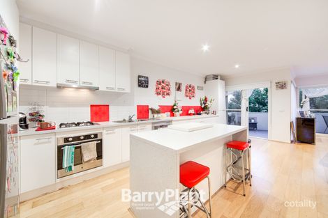 Property photo of 63 Lakeside Boulevard Pakenham VIC 3810