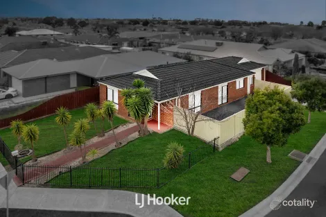 Property photo of 6 Venus Place Cranbourne VIC 3977