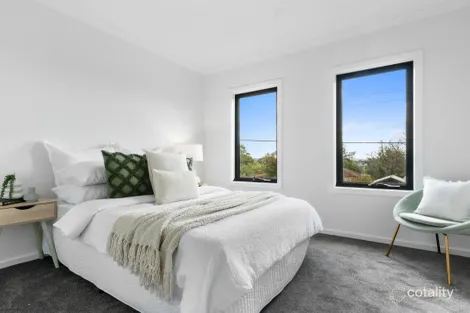 Property photo of 2/16 Sinclair Road Bayswater VIC 3153