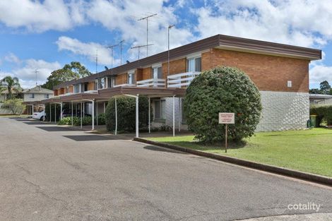 4/9 Whitefriars St, Rockville, QLD 4350