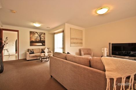 Property photo of 1 Bertrand Close Berwick VIC 3806