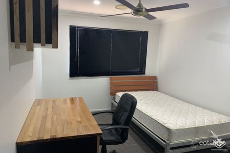 Property photo of 4 Brown Street Labrador QLD 4215