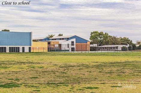 Property photo of 14 Mulloway Place Warnbro WA 6169