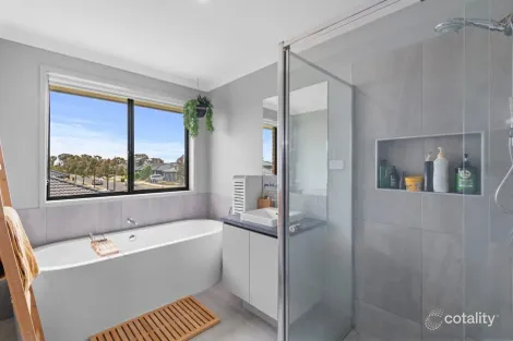Property photo of 57 Growth Drive Weir Views VIC 3338