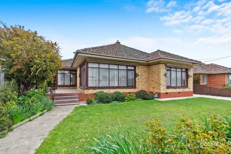 Property photo of 5 Hawthorn Grove Wendouree VIC 3355