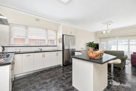 Property photo of 5 Hawthorn Grove Wendouree VIC 3355