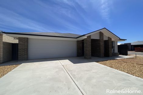 27 Nadine St, Munno Para, SA 5115