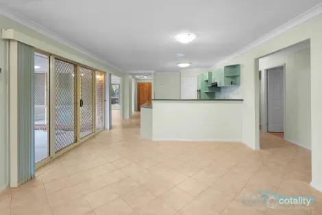 Property photo of 1 Alpena Close Carindale QLD 4152
