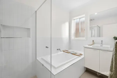 Property photo of 8 Grevillea Drive Mount Duneed VIC 3217