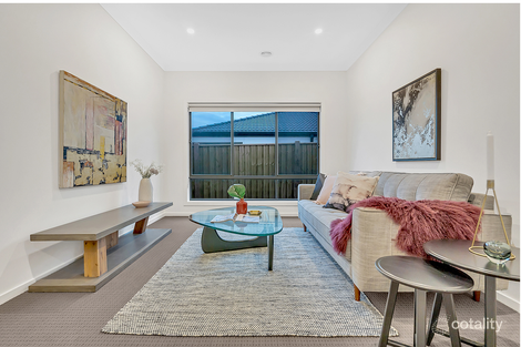 Property photo of 59 Fewster Circuit Mickleham VIC 3064